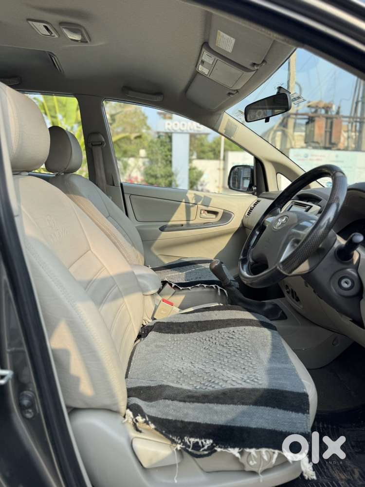 Toyota Innova 2.5 G (diesel) 8 Seater, 2014, Diesel