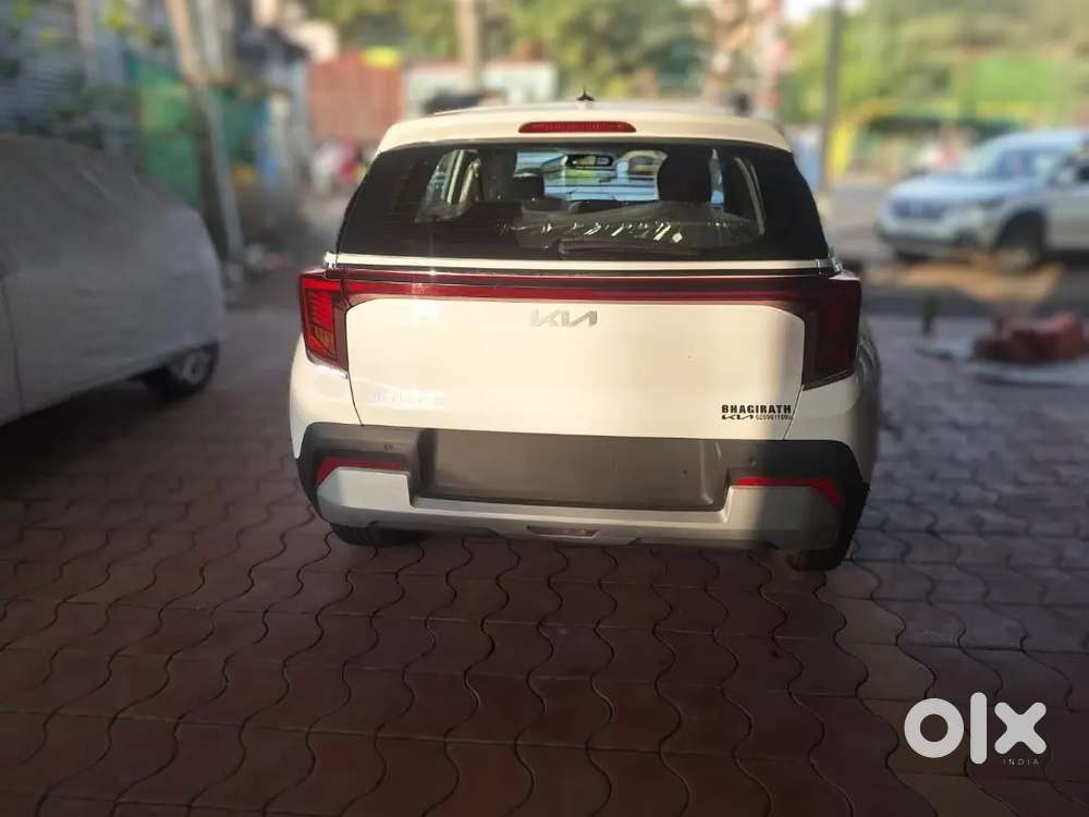 Kia Sonet 2025 Petrol 700 Km Driven Urgent Sell
