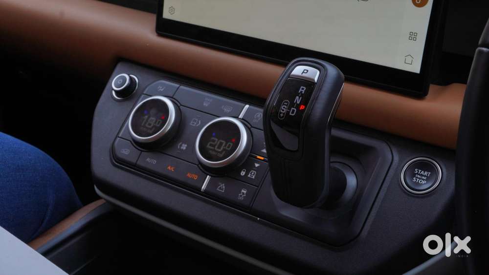 Land Rover Defender 3.0 L 130 Hse, 2023, Petrol