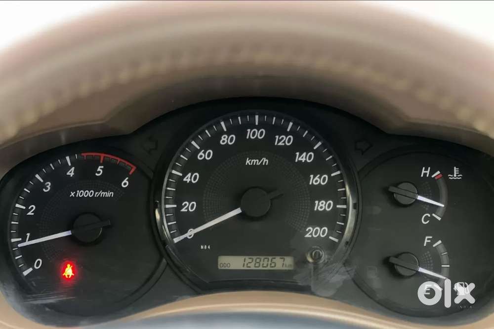 Toyota Innova 2.5 G (diesel) 8 Seater Bs Iv, 2015, Diesel