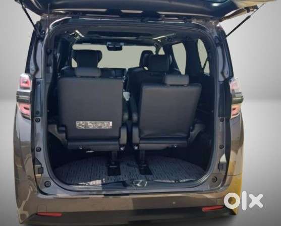 Toyota Vellfire 2.5 Executive Lounge, 2021, Petrol