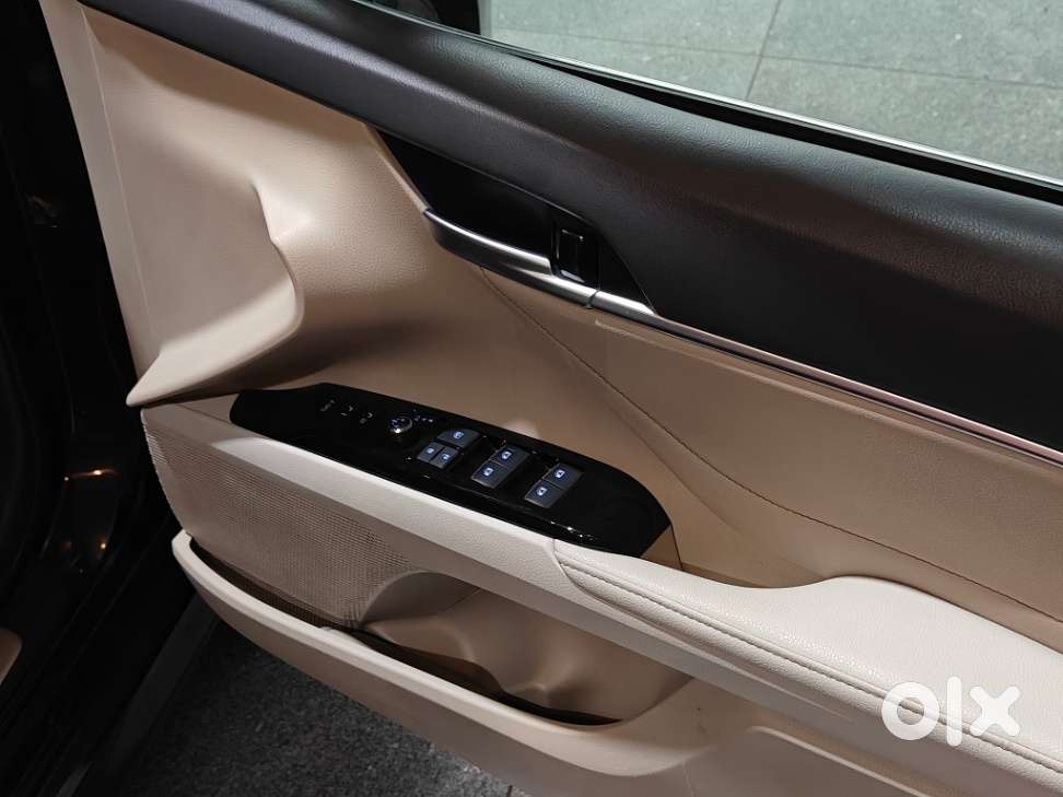 Toyota Camry Hybrid, 2020, Petrol