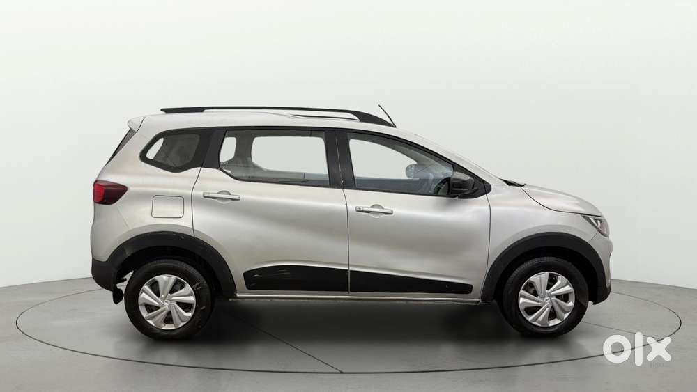 Renault Triber Rxt, 2022, Petrol