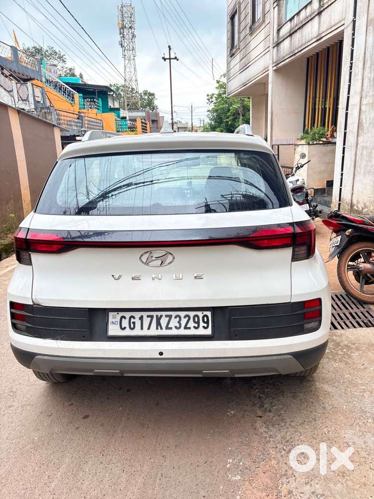 Hyundai Venue Petrol 2024