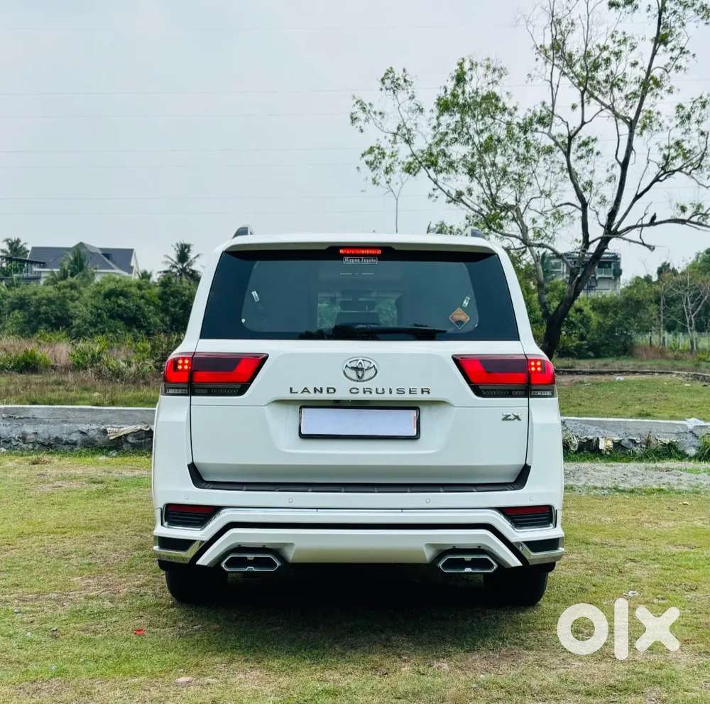 2022/23 Toyota Land Cruiser 300 Diesel.12 Lakhs Extras.
