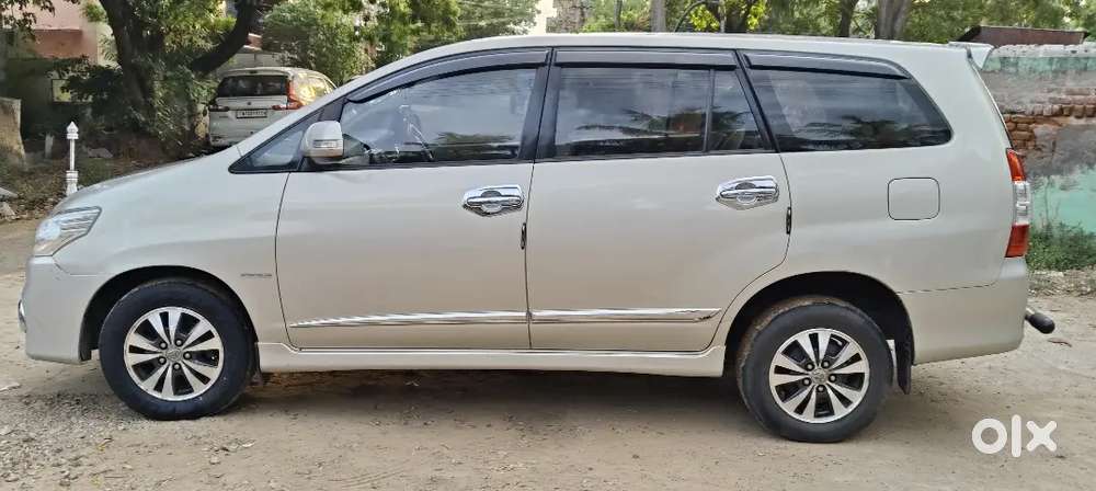 Toyota Innova Diesel 2015 ,company Service,good Looking
