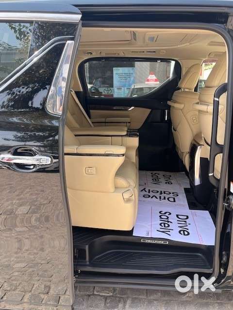 Toyota Vellfire 2.5 Hybrid, 2022