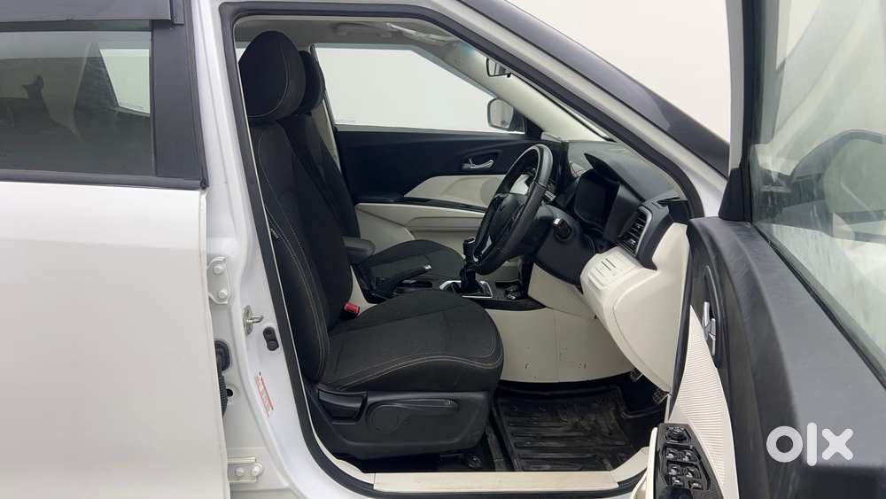 Mahindra Xuv 3xo Ax5 Pm Mt, 2024, Petrol