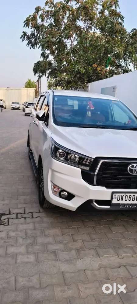Toyota Innova Crysta 2.4 2025