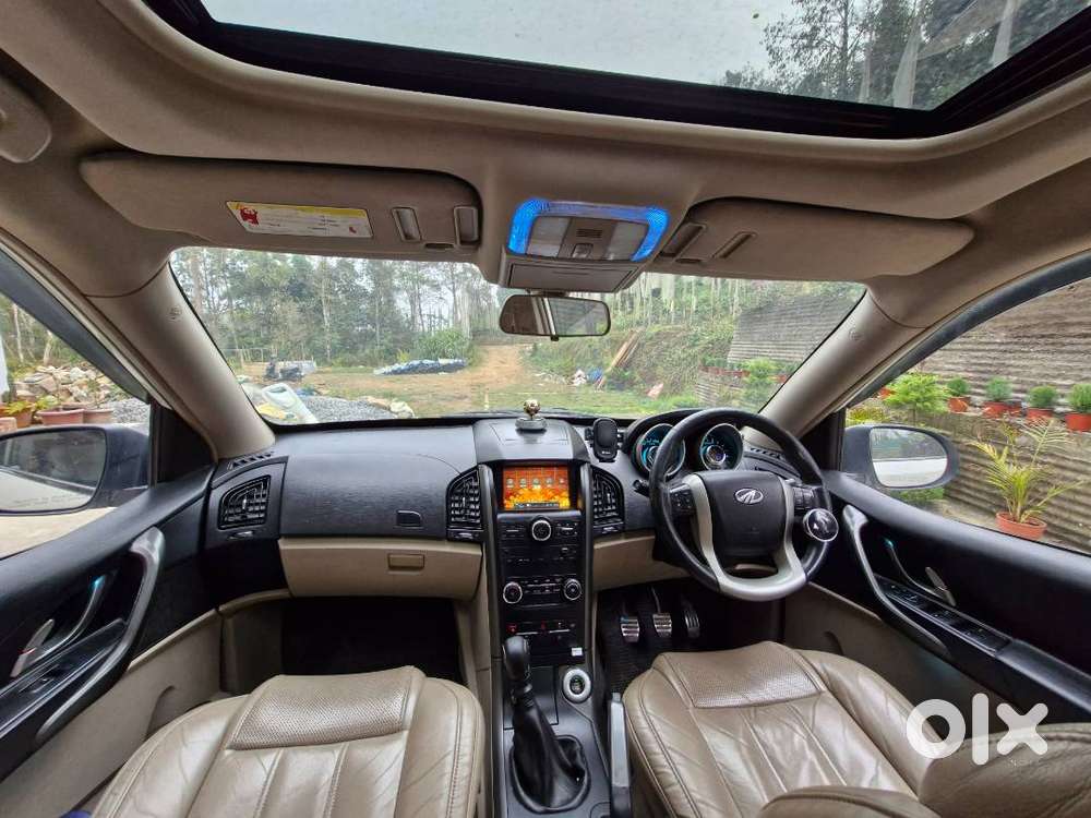 Xuv 500 W10 Well Maintained, Urgent Sell