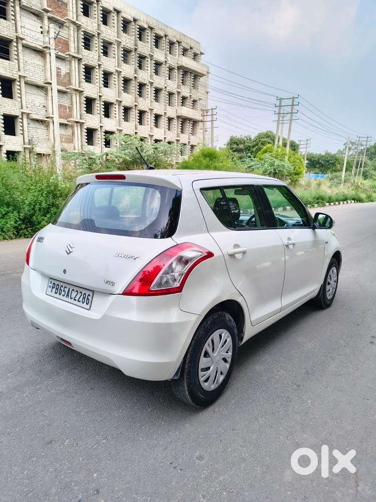 Maruti Suzuki Swift Vxi Optional, 2015, Petrol