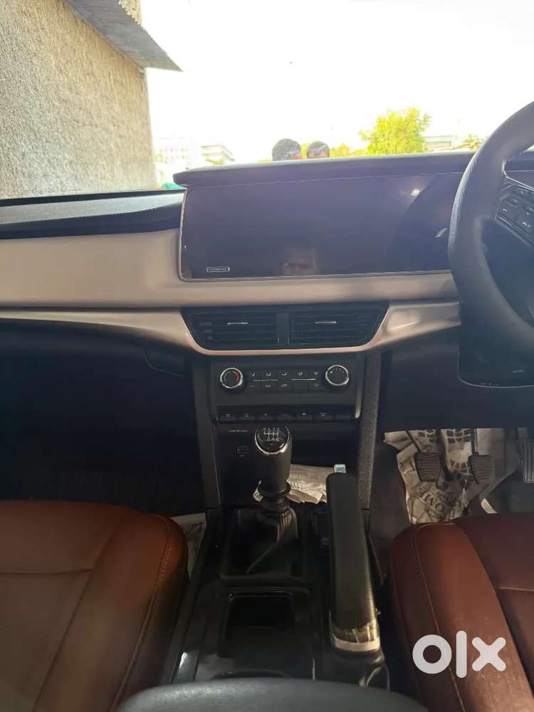 Mahindra Xuv700 Ax5 Manual Petrol | 31,000 Km | Excellent Condition