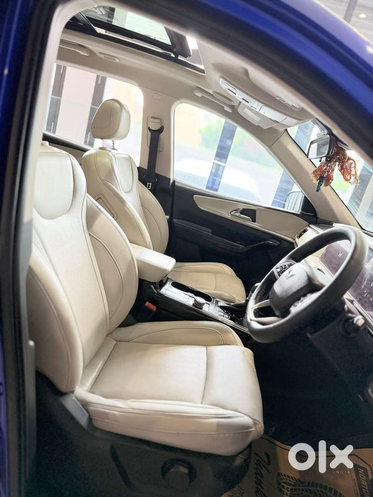 Mahindra Xuv700 2.0 Ax 7 Petrol At Luxury Pack Str, 2021, Petrol