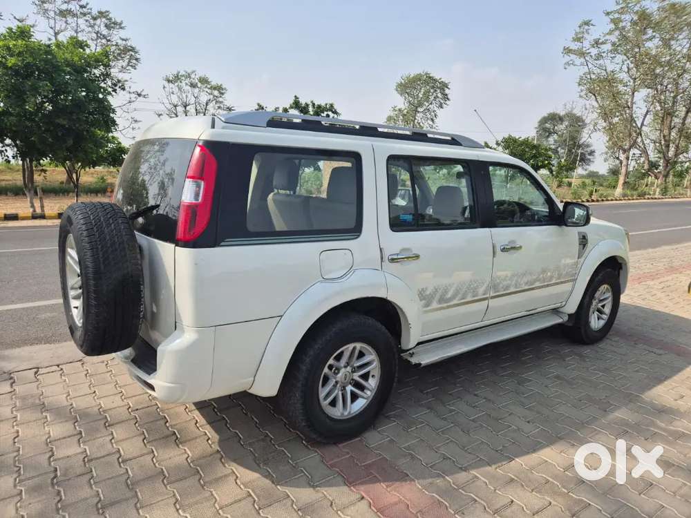 Ford Endeavour 2013 Diesel 105000 Km Driven At Good Condition New Tyre