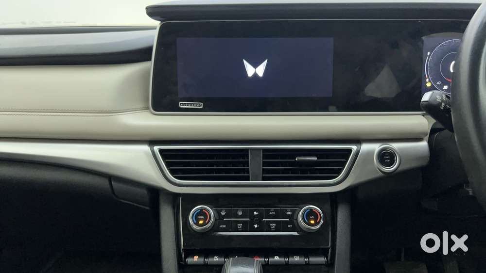 Mahindra Xuv700 2.0 Ax 7 Petrol At Luxury Pack Str, 2023, Petrol