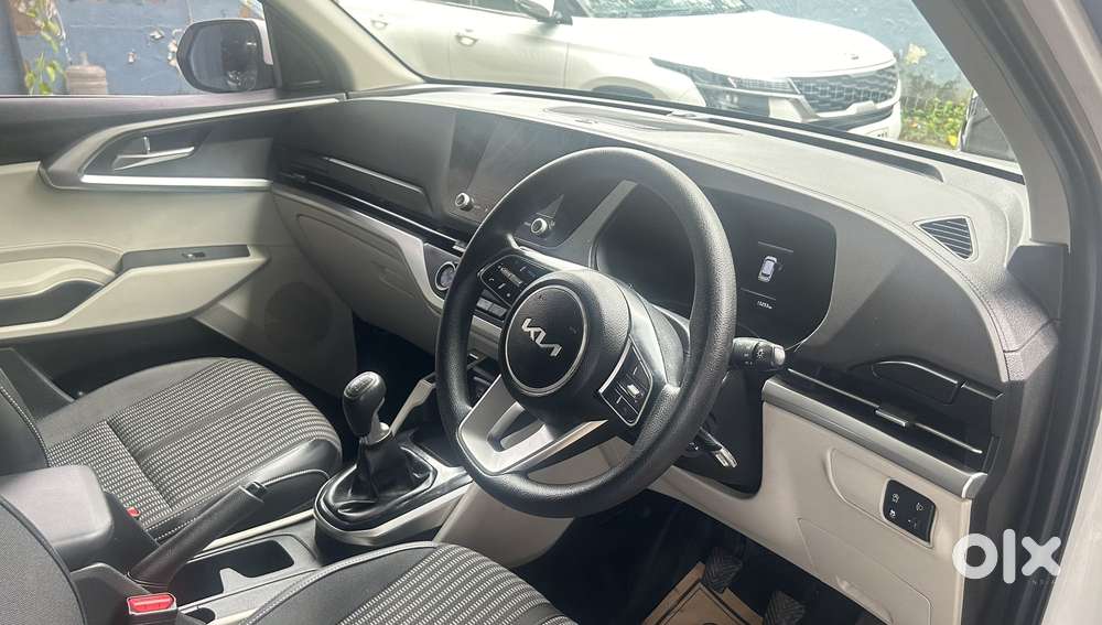 Kia Carens 1.4 Premium 7 Str, 2023, Petrol