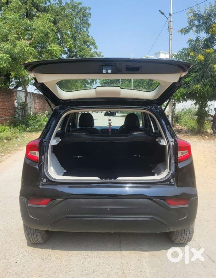 Mahindra Xuv300 W4, 2023, Petrol