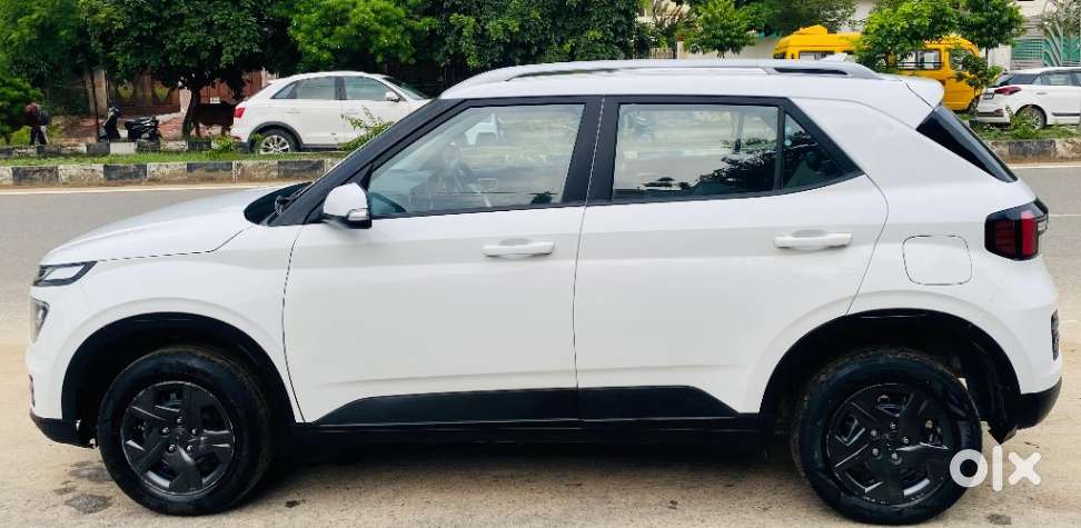 Hyundai Venue Sx Mt, 2024, Petrol