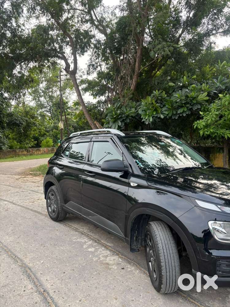 Hyundai Venue Petrol 2025