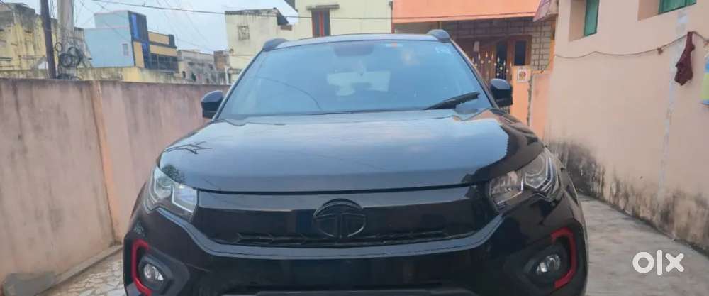 Tata Nexon Top End Amt Red Dark Edition