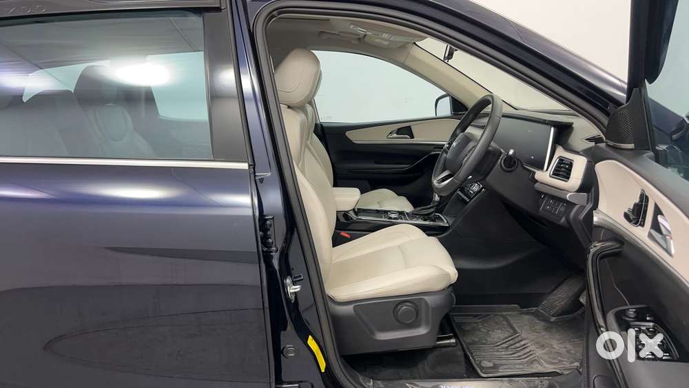 Mahindra Xuv700 2.0 Ax 7 Petrol At Luxury Pack Str, 2022, Petrol