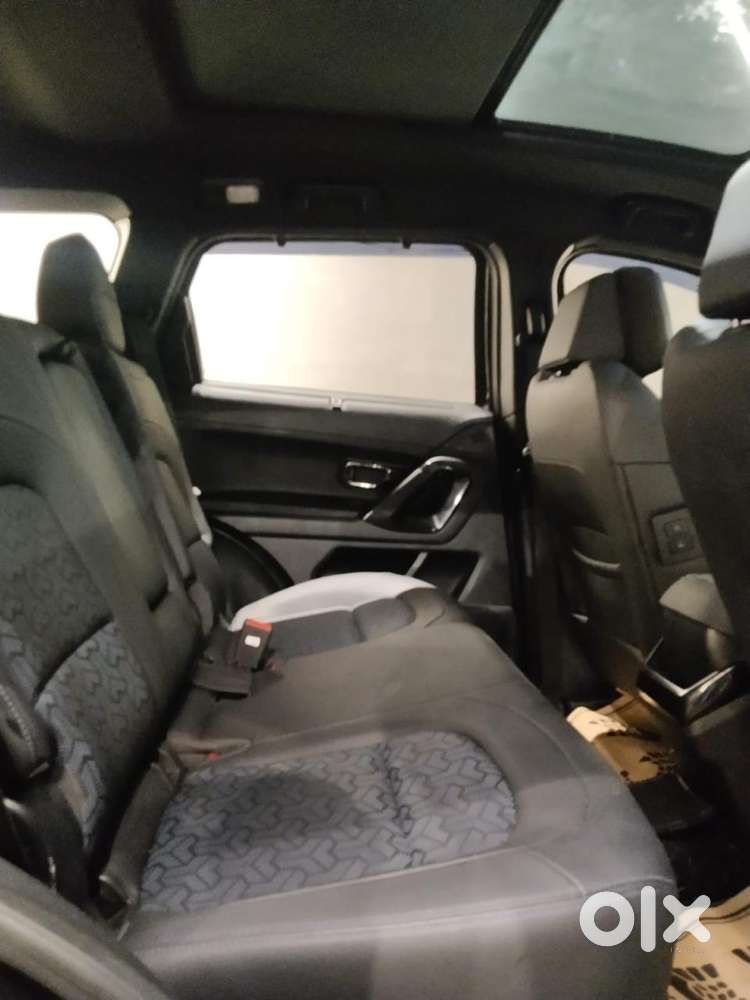Tata Safari Accomplished Dark Edition, 2024, Diesel