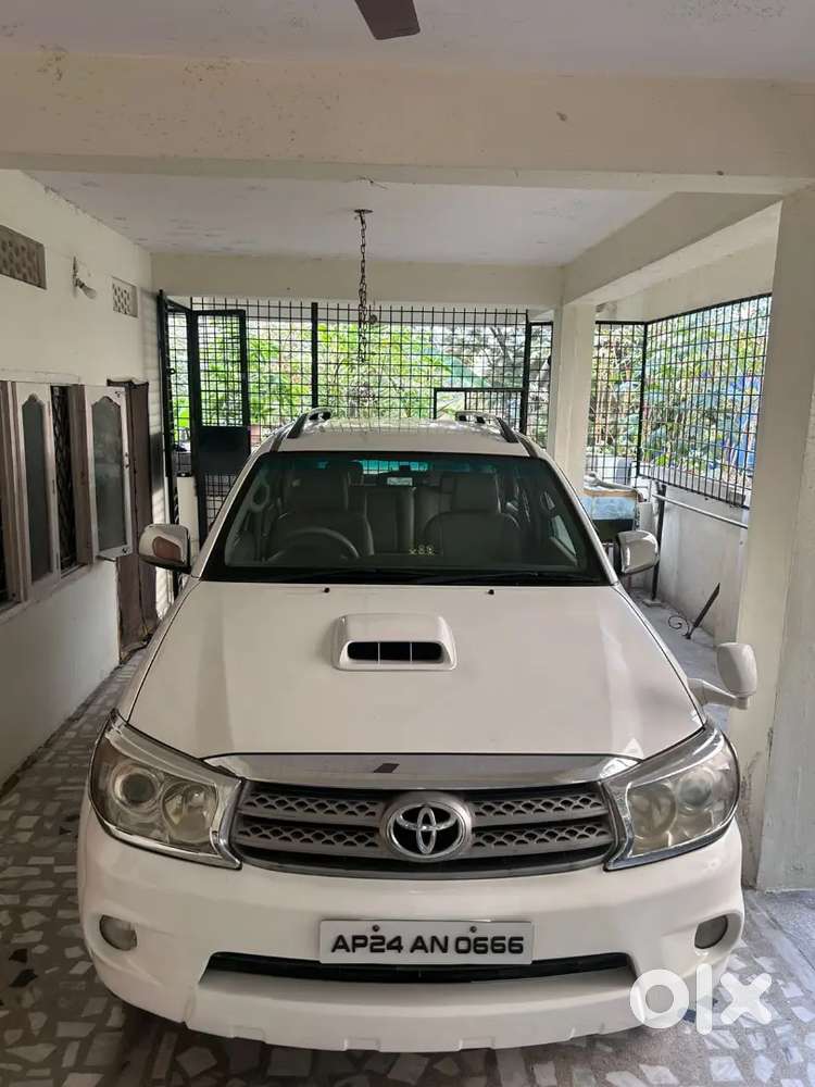 Toyota Fortuner 2011 Diesel 98000 Km Driven