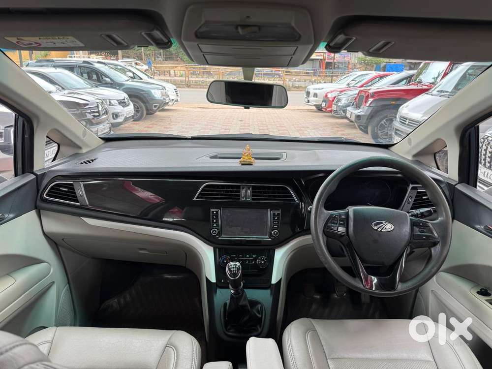 Mahindra Marazzo M6, 2018, Diesel