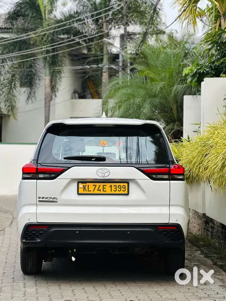 Toyota Innova Hycross 2024