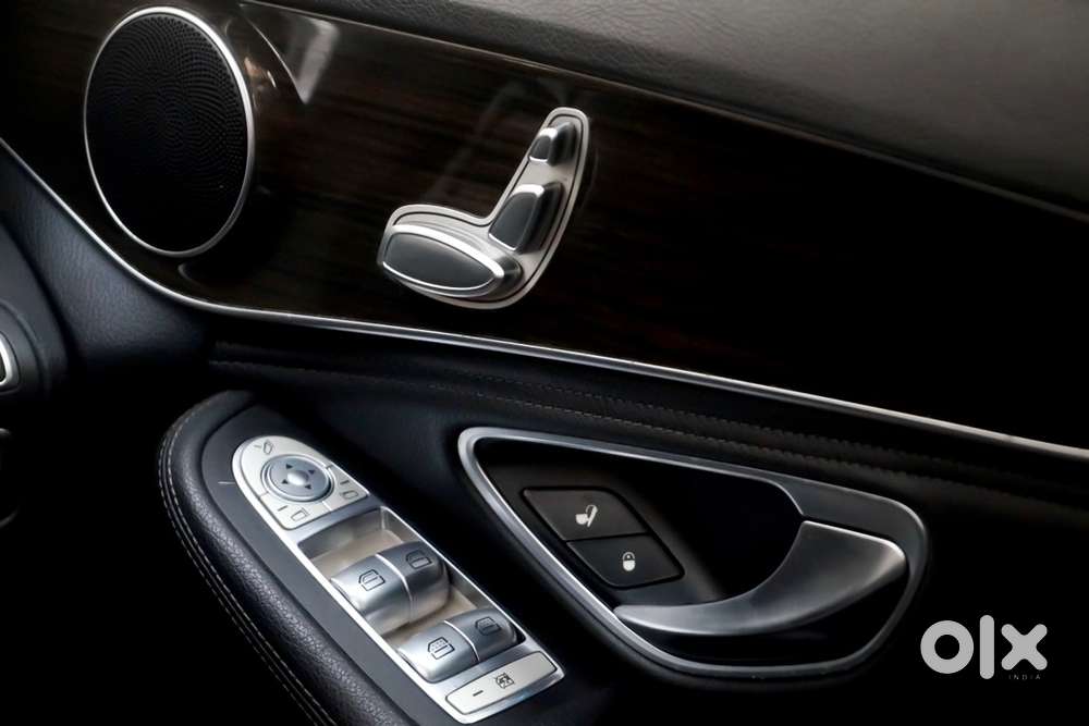 2015 Mercedes-benz C200 Avantgarde  Low Mileage  Panoramic Roof