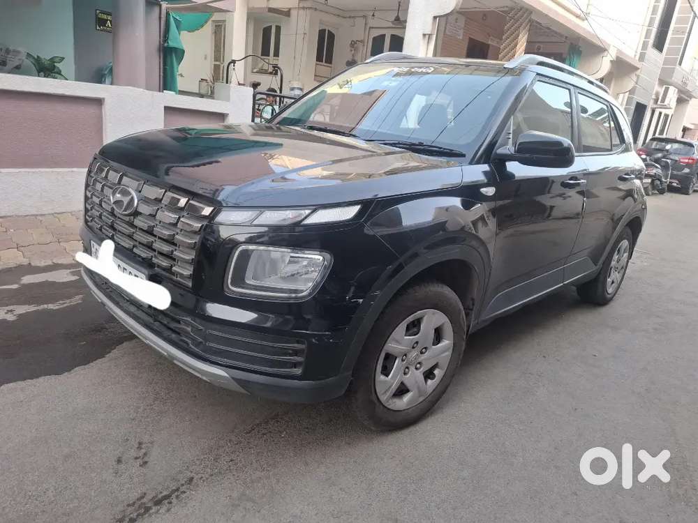 Hyundai Venue 2022 Petrol 67000 Km Driven