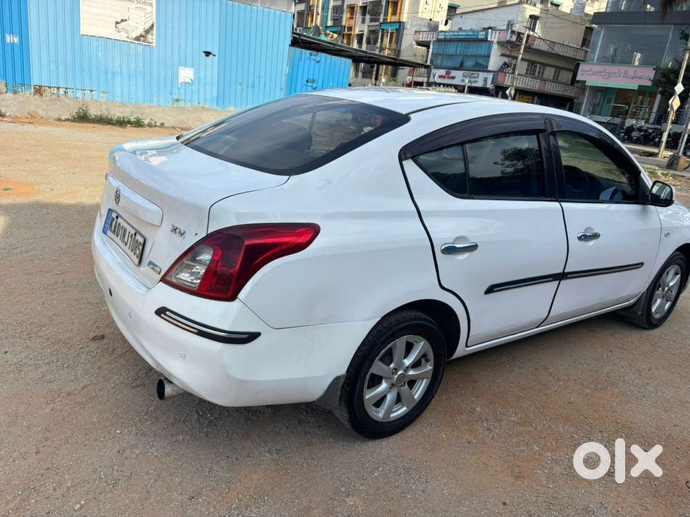 Nissan Sunny Xv Diesel - Top End  Push Button Start  Climate Control