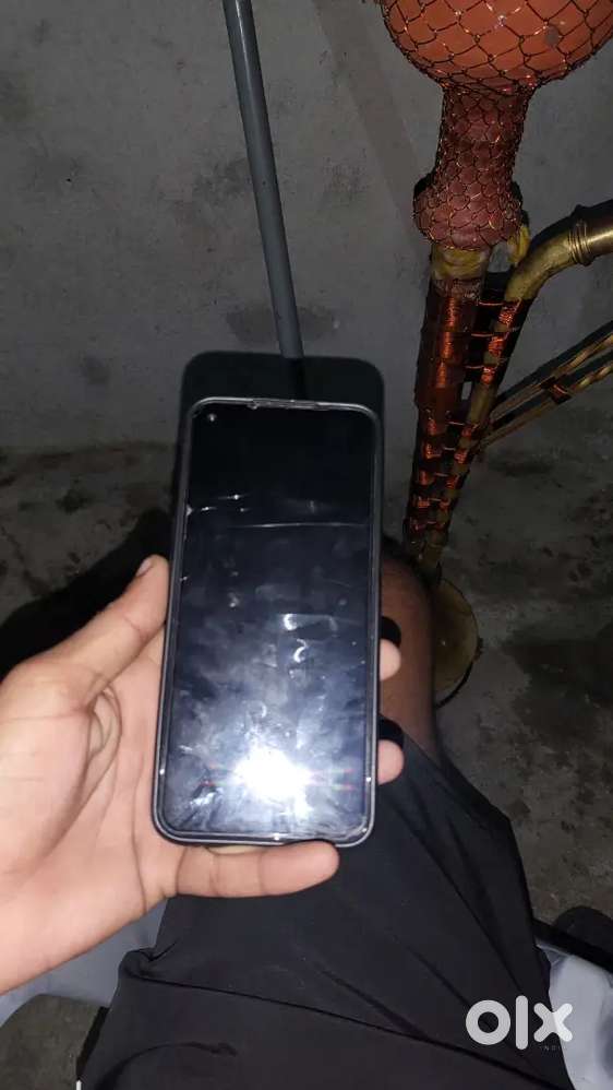 All ok phone ha bss side volume button tuta hua ha