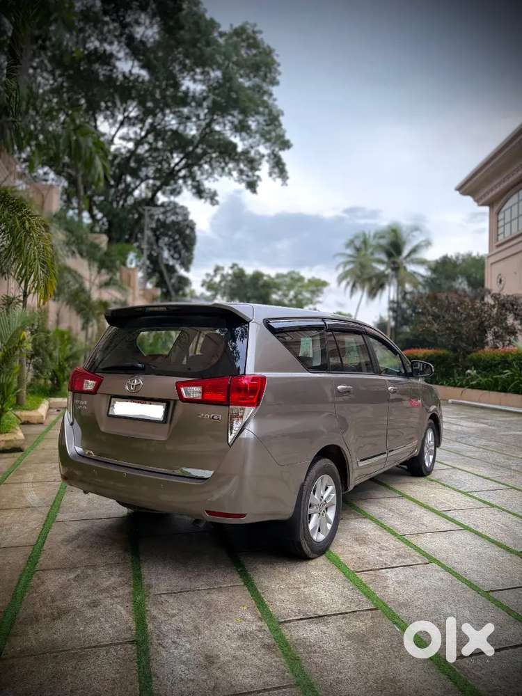 Toyota Innova Crysta 2019g+at. Km 102000 Only With Service Company. Se