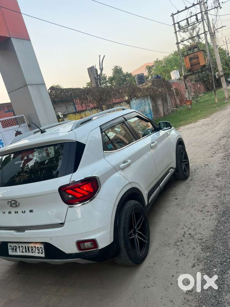 Hyundai Venue Petrol Well Maintained Good Condition New Alloy Wheels
