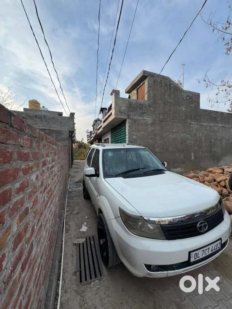 Tata Safari Storme 2015