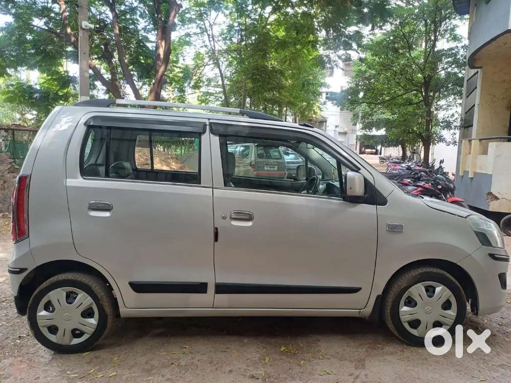 Maruti Suzuki Wagonr 
Piuare Petrol 
Best Condition 
Automatic Door