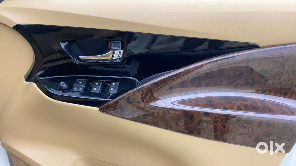 Toyota Innova Crysta 2.4 Vx Mt, 2017, Diesel