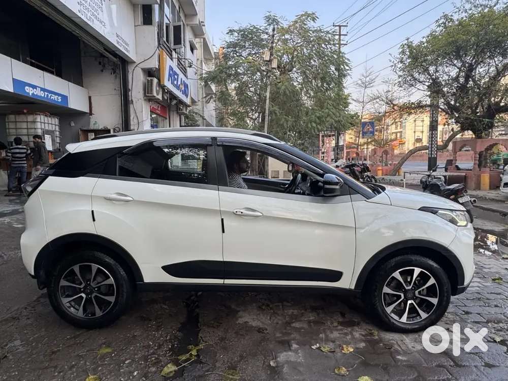 Tata Nexon Xz+ Optional (gps Model)