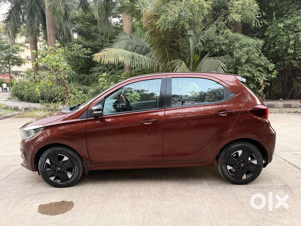 Tata Tiago 1.2 Revotron Xta, 2025, Petrol