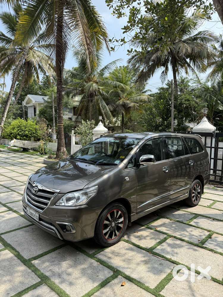 Toyota Innova 2.5 G (diesel) 8 Seater Bs Iv, 2016, Diesel