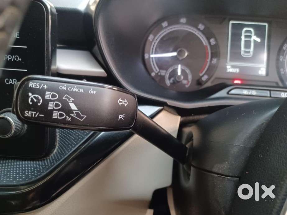 Skoda Slavia Ambition 1.0l Tsi At, 2022, Petrol