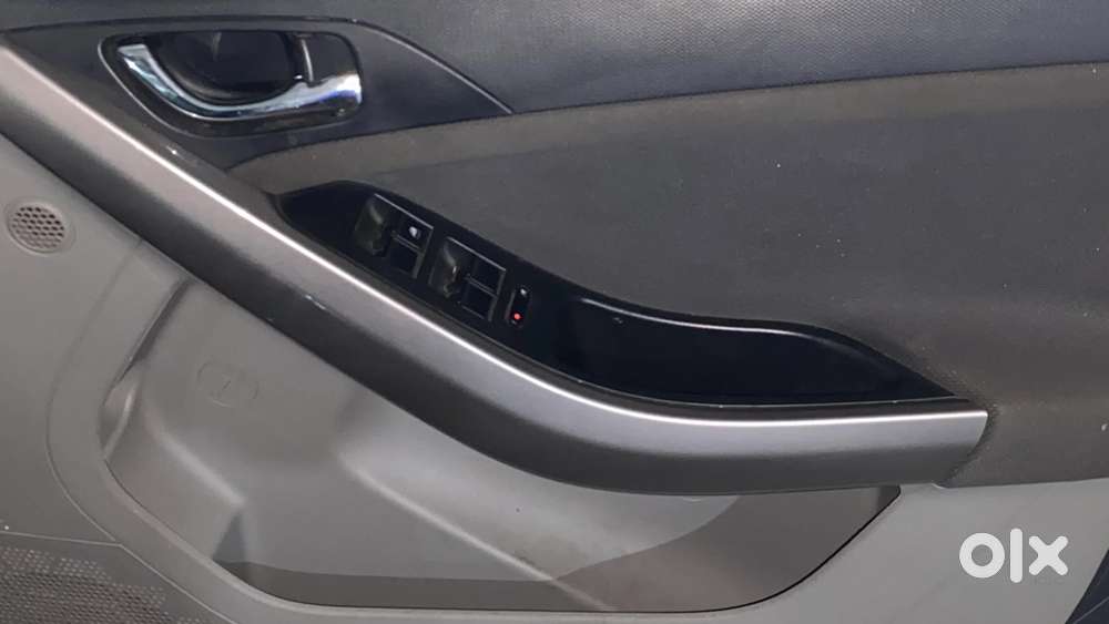 Tata Nexon 1.2 Revotron Xza Plus Dualtone, 2018, Petrol