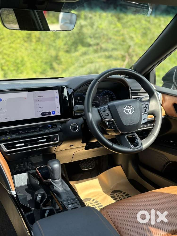 Toyota Camry Hybrid, 2025, Petrol