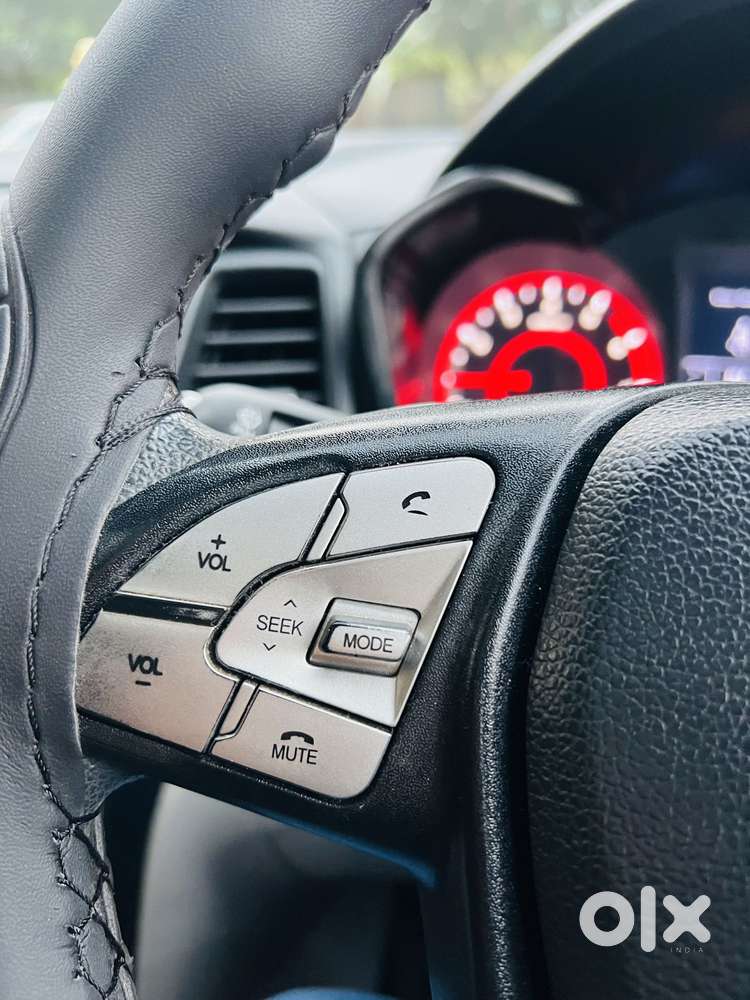 Mahindra Xuv300 1.2 W6 Amt Petrol, 2021, Cng & Hybrids