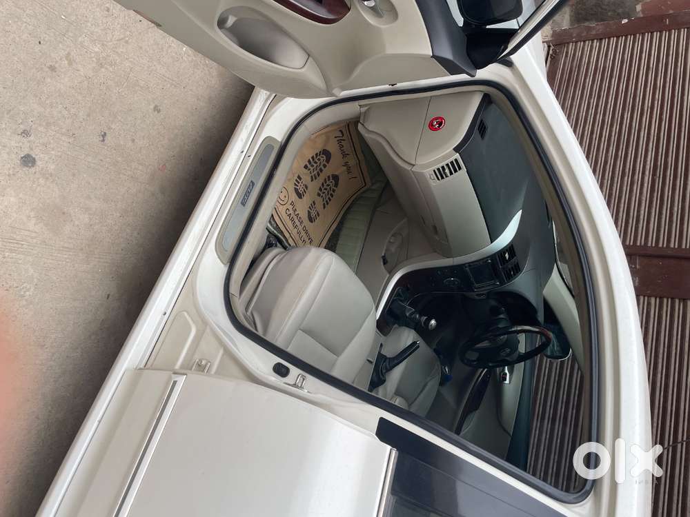 Toyota Corolla Altis 2012