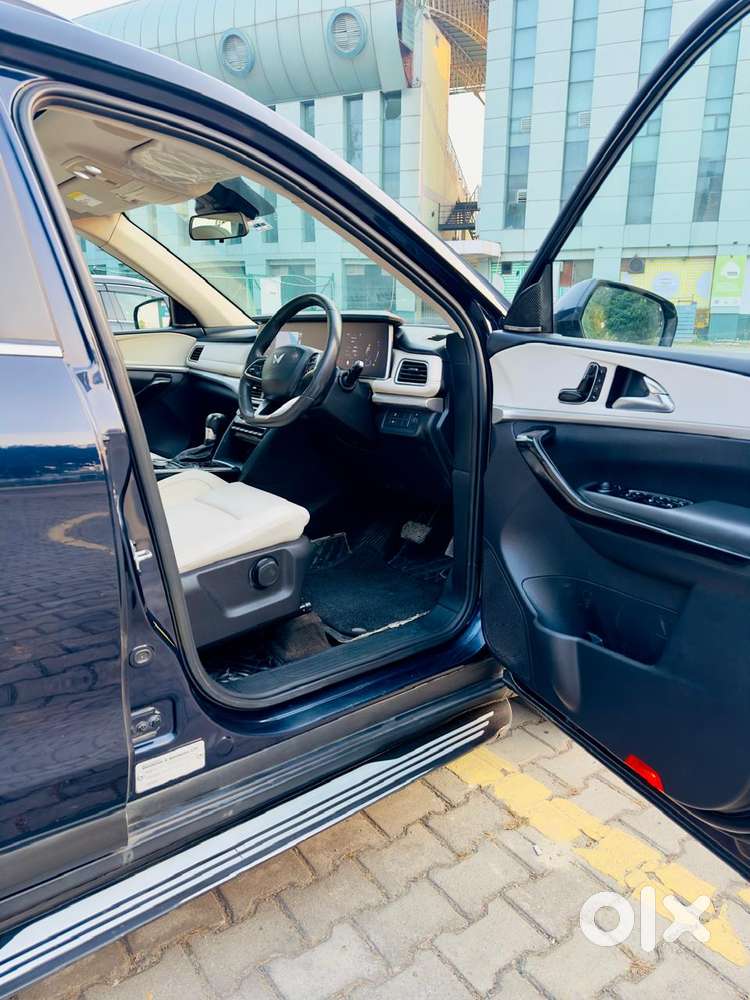 Mahindra Xuv700 2.2 Ax 7 Diesel At Luxury Pack Str Awd, 2022, Diesel