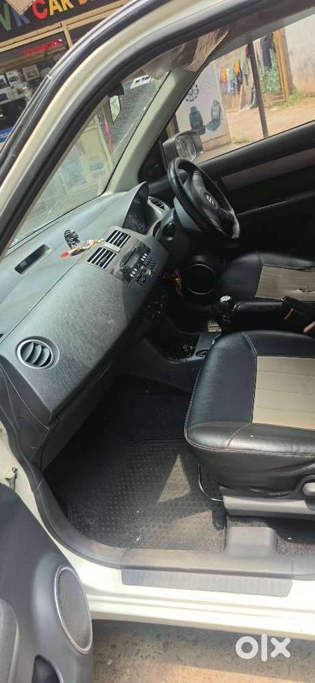 Maruti Suzuki Swift Lxi Optional-o, 2010, Petrol