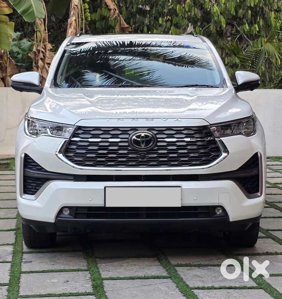 Toyota Innova Hycross 2025