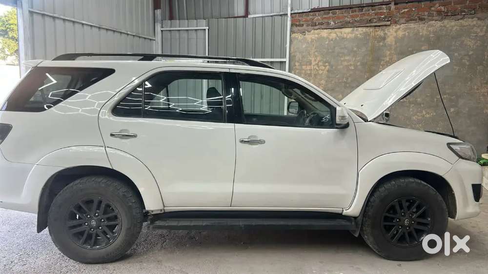 Up Registered Toyota Fortuner 2016 Diesel 172000 Km Driven